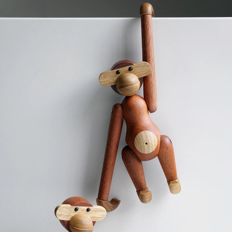 Figurina decorativa di scimmia articolata in legno
