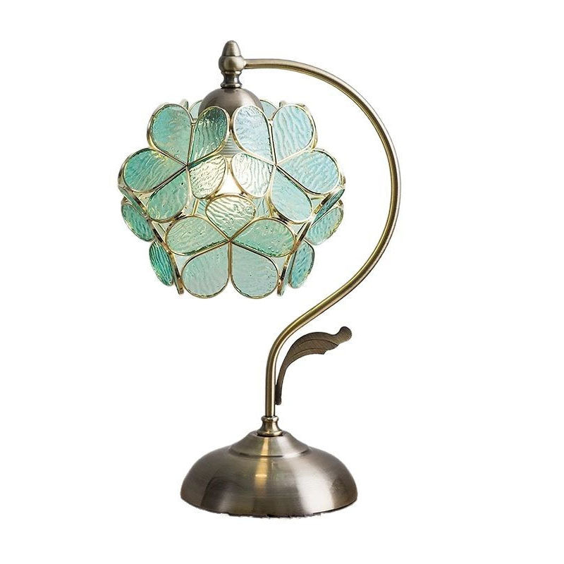 Lampada vintage da comodino a forma di petali